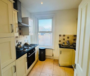 3 bedroom flat to rent - Photo 5