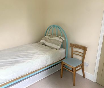 4 bedroom semi-detached house to rent - Photo 4