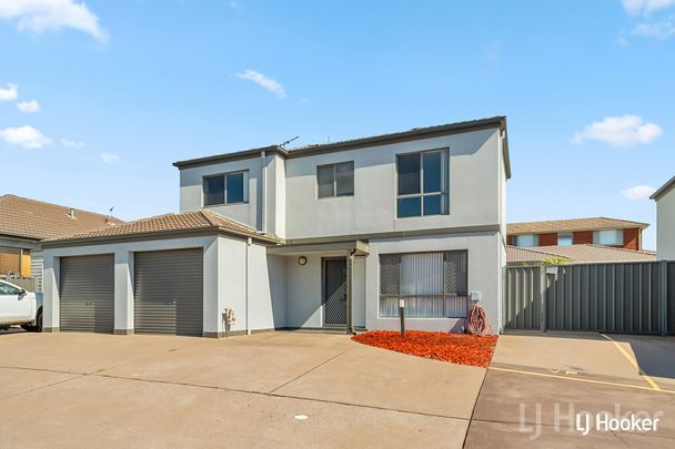 Modern 3 Bedroom Ensuite Townhouse - Photo 1