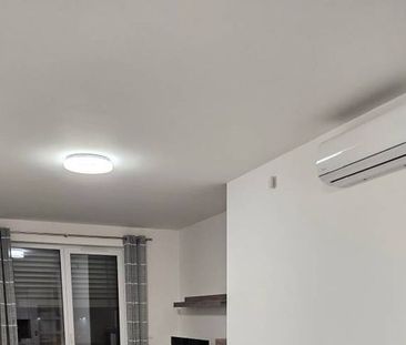 Ponúkame Vám na prenájom moderný 2- izbový byt v centre mesta Galanta - Fotografia 1