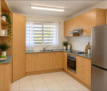 Charming Older-Style Home Close to the Beach - Photo 4