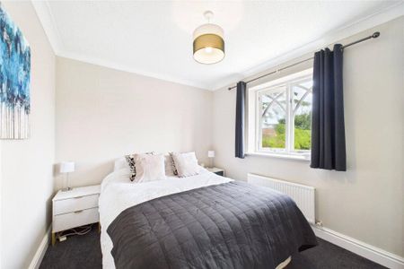 4 bedroom detached house to rent - Photo 5