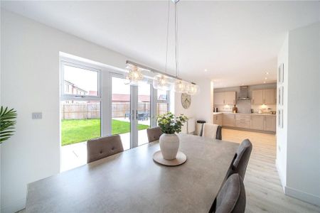 4 bedroom detached house to rent - Photo 2