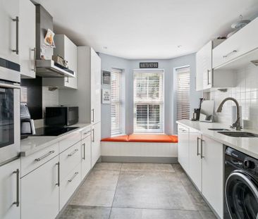 4 bedroom end of terrace house to rent - Photo 4