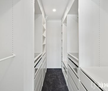 Beautifully Renovated 5 Bedroom House - Photo 3