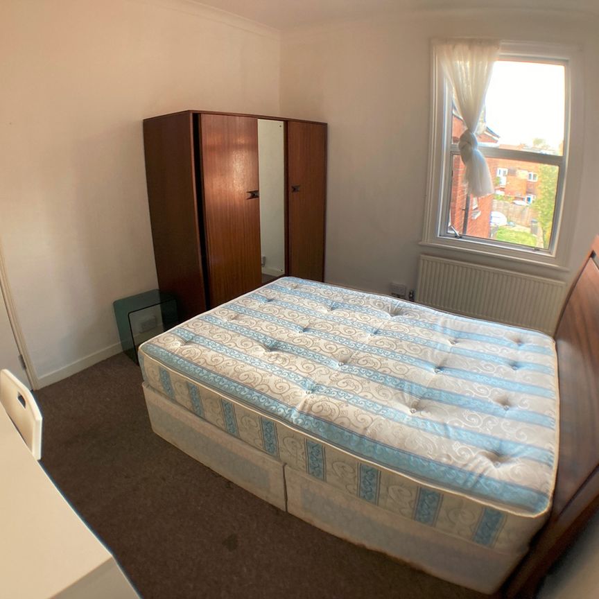 Room in a Shared House, Mora Road, NW2 - Photo 1