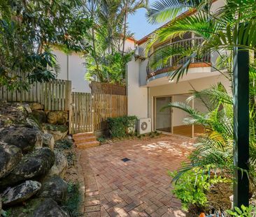 Massive Renovated Townhouse in Auchenflower - Photo 3