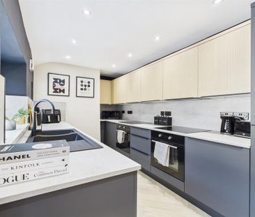 1 bedroom in a house share to rent - Photo 2