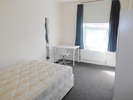 5 bedroom terraced house to rent - Photo 4