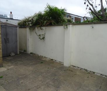 3 bedroom end of terrace house to rent - Photo 5