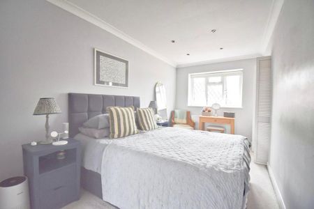 4 bedroom detached house to rent - Photo 4