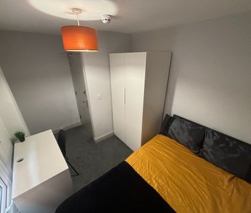 10 Bed Student Accommodation - Photo 2