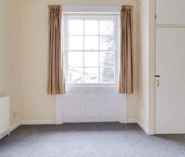 A 1 Bedroom Flat in The Park GL53 0JX - Photo 4