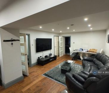 1 bedroom in a house share to rent - Photo 5