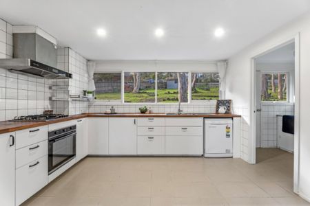 Beautiful Family Home in the Heart of Greensborough! - Photo 5