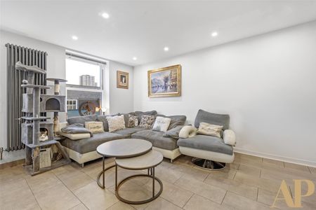 Battersea Church Road, London - Photo 2