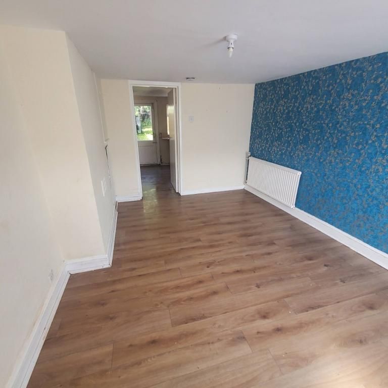 2 bedroom cottage to rent - Photo 1