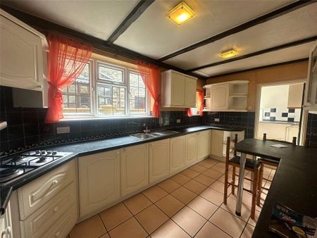 3 bedroom terraced house to rent - Photo 4