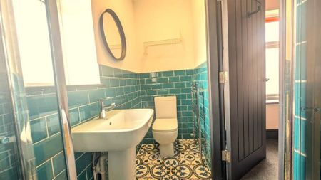 1 bedroom in a house share to rent - Photo 3