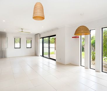 Bright & Spacious Corner Home in Prime Robina Location - Photo 2