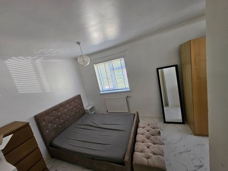 Room in a Shared House, Sutton Road, E13 - Photo 2