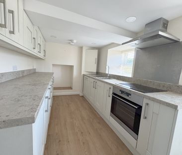 3 bed Detached House To Let - Photo 1