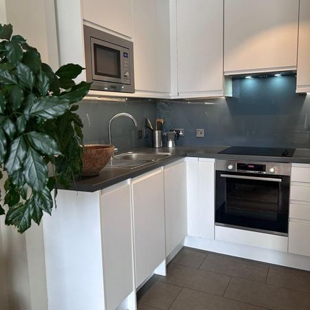 2 Bed Flat, Tower Bridge Wharf, E1W - Photo 3