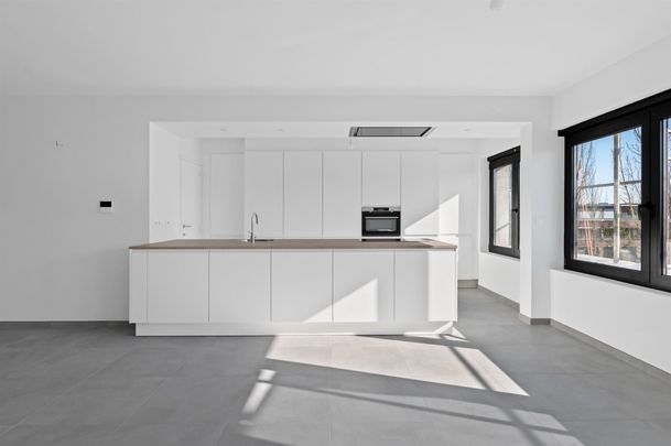 Energiezuinig BEN-appartement Vernieuwd 2-slaapkamerappartement met garagebox en zonnepanelen! - Photo 1