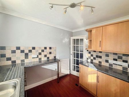 2 bedroom semi-detached bungalow to rent - Photo 4