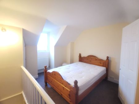 1 Bed Flat, Hart Street, RG1 - Photo 2