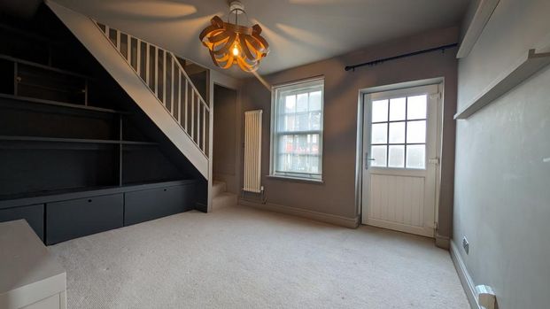 2 bedroom end of terrace house to rent - Photo 1