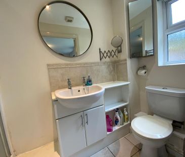 1 bedroom in a house share to rent - Photo 5