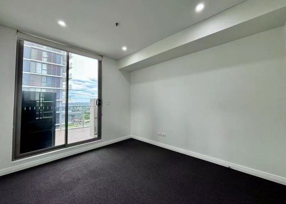 High Level Pristine Near New 2 Bedder Apartment in the heart of Granville - Photo 1