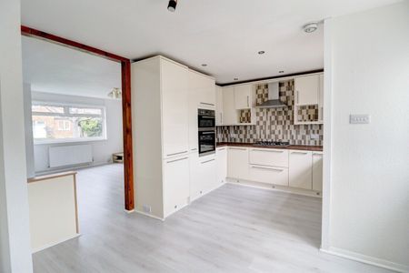 3 bedroom mid terraced house to rent - Photo 5