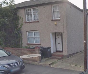 Knockhall Road, Greenhithe DA9, London - Photo 1