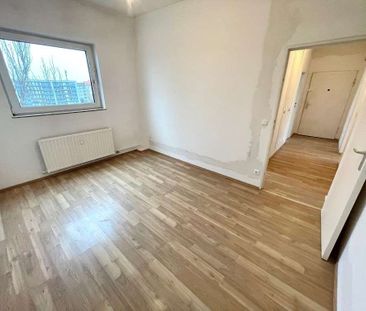 Gro&szlig;z&uuml;gige 2-Zimmer Wohnung mit Balkon in Wilmersdorf! - Foto 2