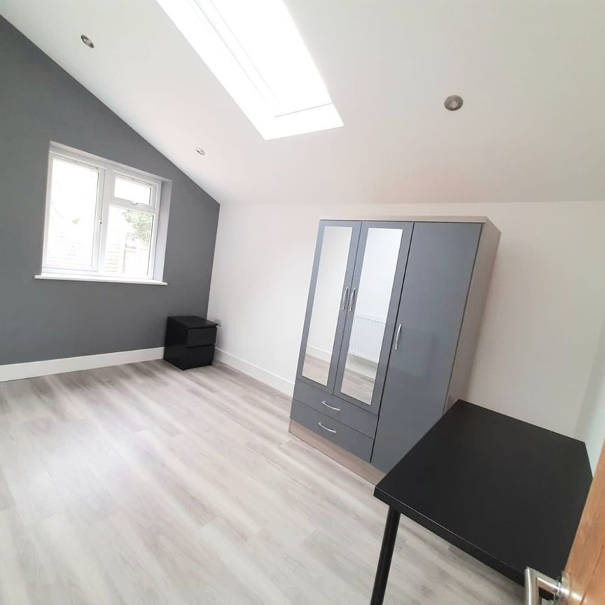 3 Bed Flat, Cedar Road, CR0 - Photo 1