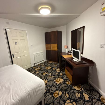Room 207, SimplyStay Lincoln Road, Skegness, Lincolnshire, PE25 2EA - Photo 3