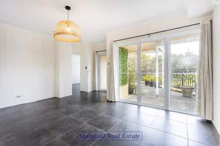 “Modern 2x2 Home - Overlooking Sir James McCusker Park” - Photo 5