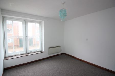 2 bed apartment to rent in High Street, Crediton, EX17 - Photo 5