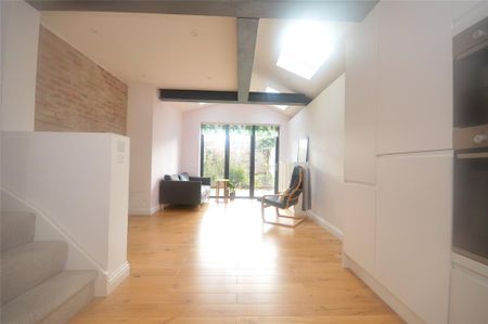 2 bedroom terraced house to rent - Photo 2