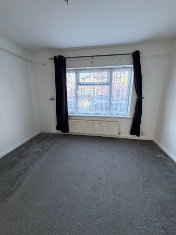 1 Bed Maisonette, Shere Road, IG2 - Photo 2