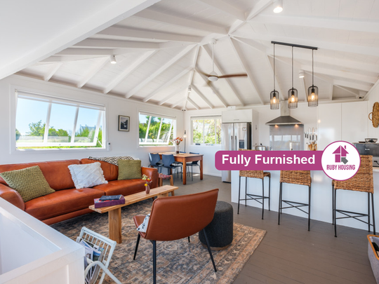 1 Gulf Pl, Palm Beach, Waiheke| $670 weekly - Photo 1