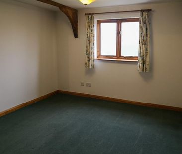 2 bedroom barn conversion to rent - Photo 2