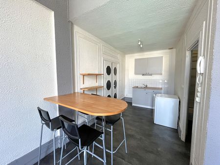 Location appartement 1 pièce, Château-Gontier-sur-Mayenne - Photo 2