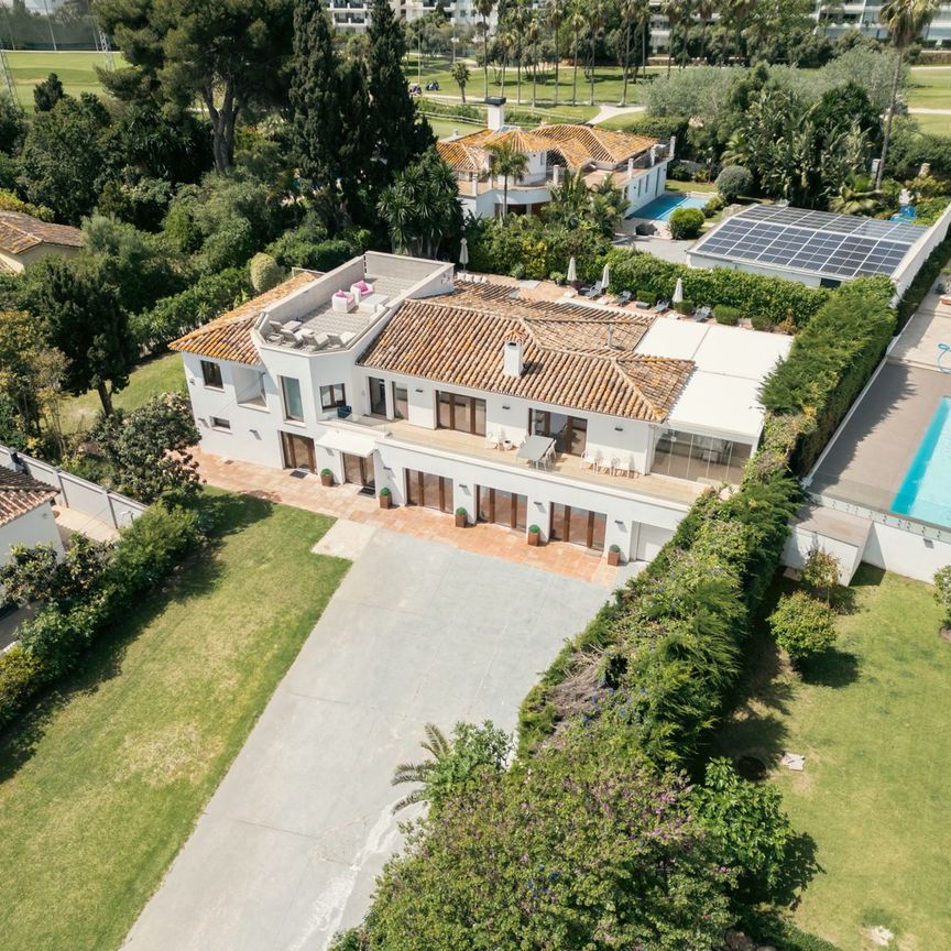 Detached Villa in San Pedro de Alcántara - Photo 1