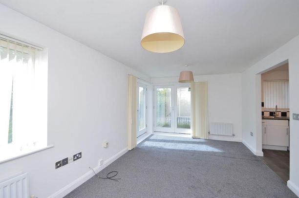 2 bedroom ground floor flat to rent - Photo 1