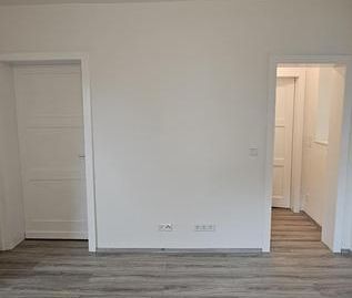 Umfangreich renoviert! 2-Zimmer-Wohnung mit modernem Bad! - Photo 1