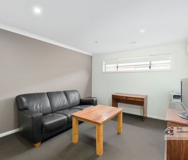 5 Eaglewood Way, California Gully - Photo 1