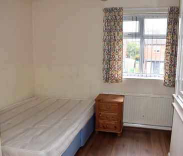 4 bedroom semi-detached house to rent - Photo 1